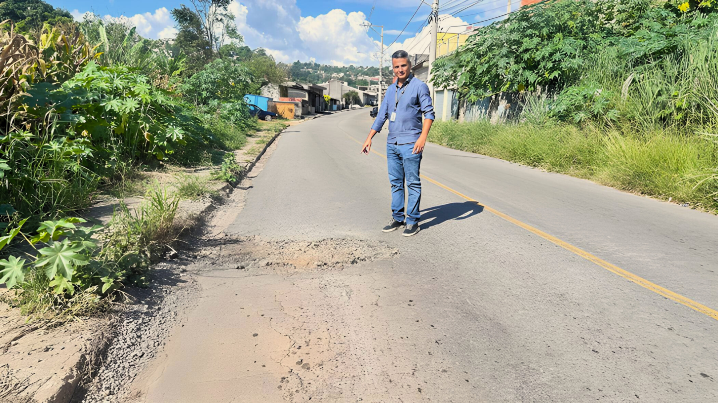 Solicitação de Tapa Buraco e Capinagem.